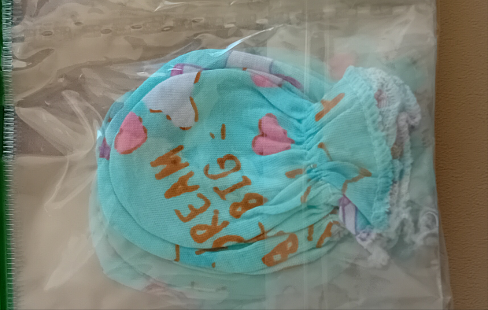 Moufles blanc cassé et motif licorne turquoise