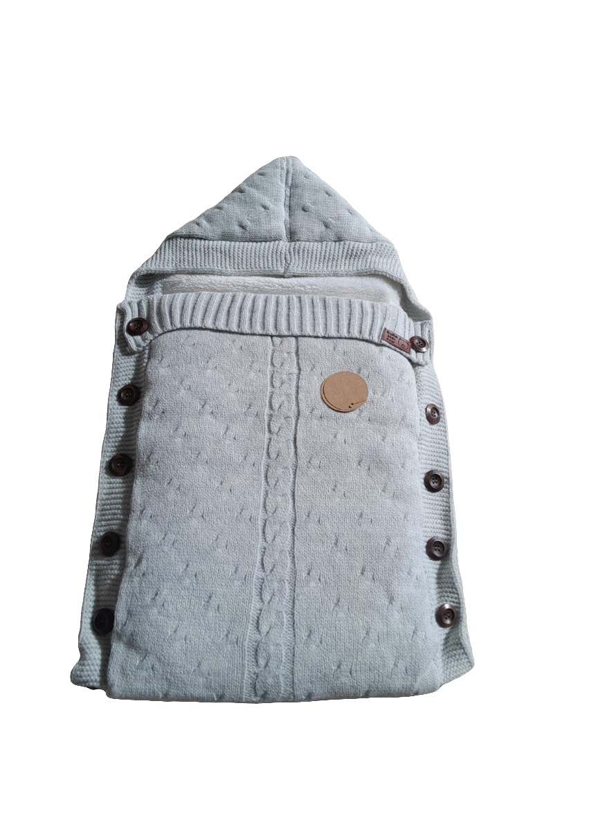 Gilet à capuche en tricot avec boutons et maille torsadée, gris clair