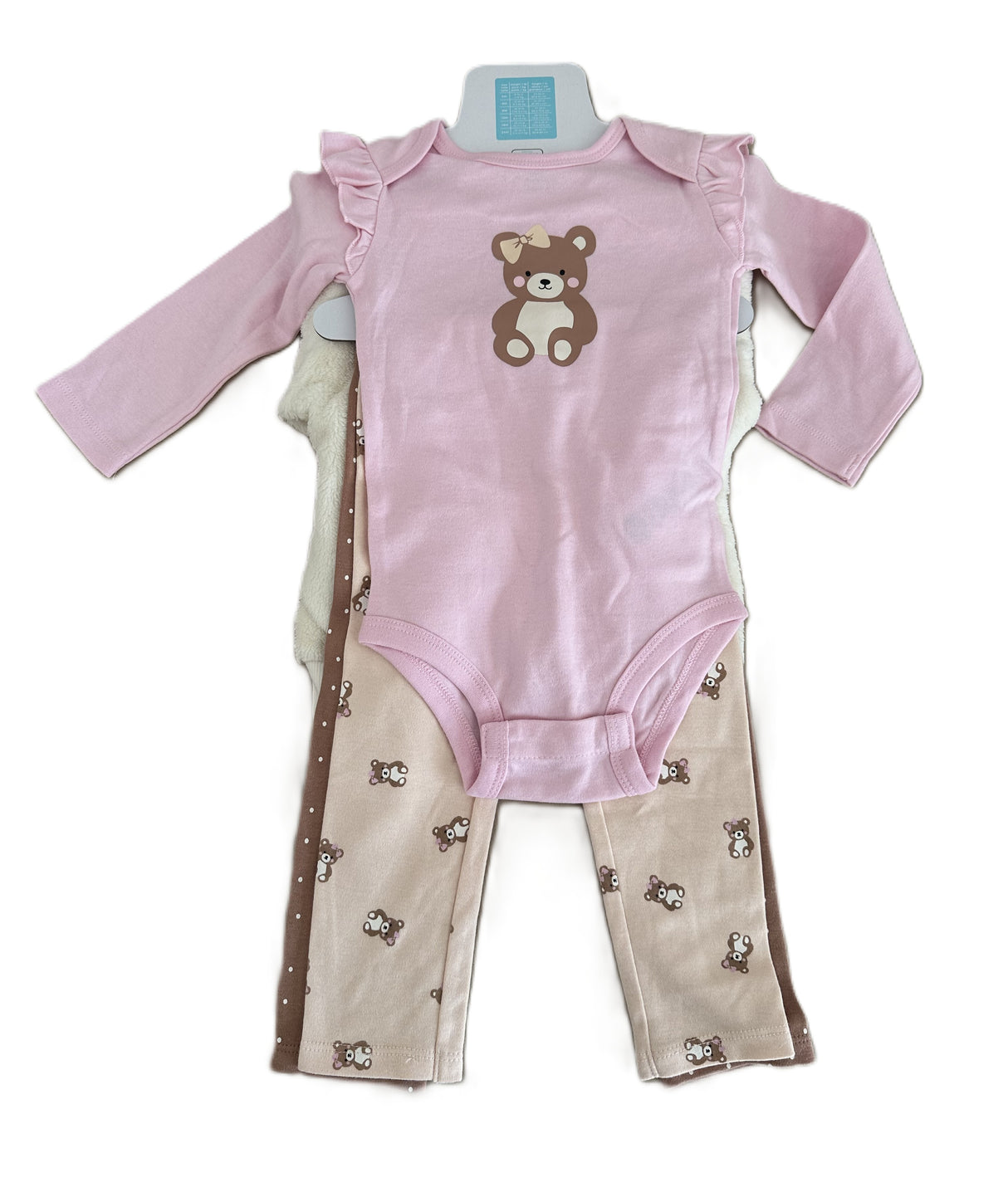 Ensemble bébé rose : body à motif lapin et pantalon beige à motifs oursons.