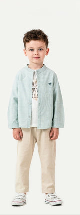 Veste boutonnée enfant en tissu texturé bleu clair, col droit et boutons devant