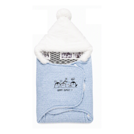 Couverture bébé bleu avec capuche en fausse fourrure blanche et motif “Happy Family”