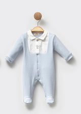 Combinaison bébé Gentle Bab bleu clair, col blanc, boutons, manches longues et pieds
