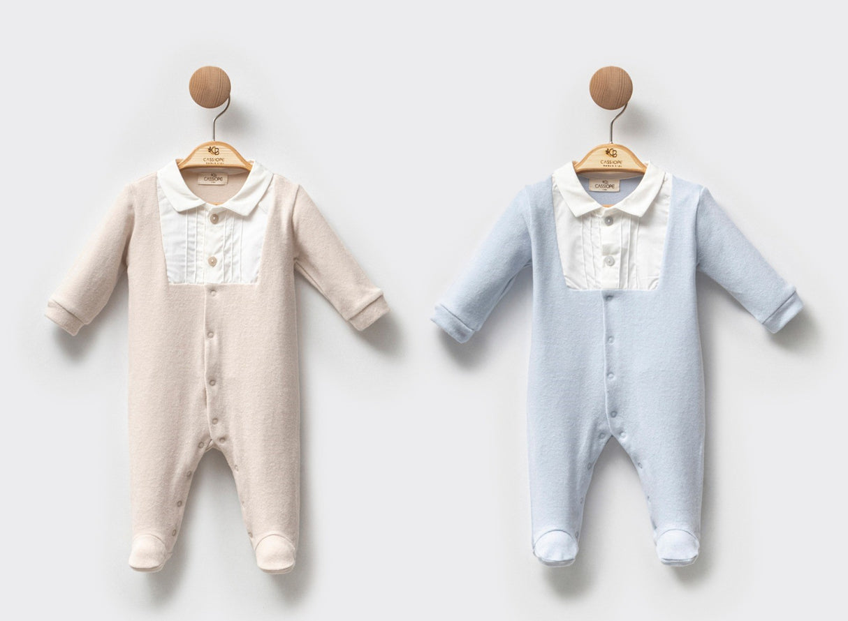 Combinaisons bébé Gentle Bab beige et bleu clair, cols blancs boutonnés, manches longues