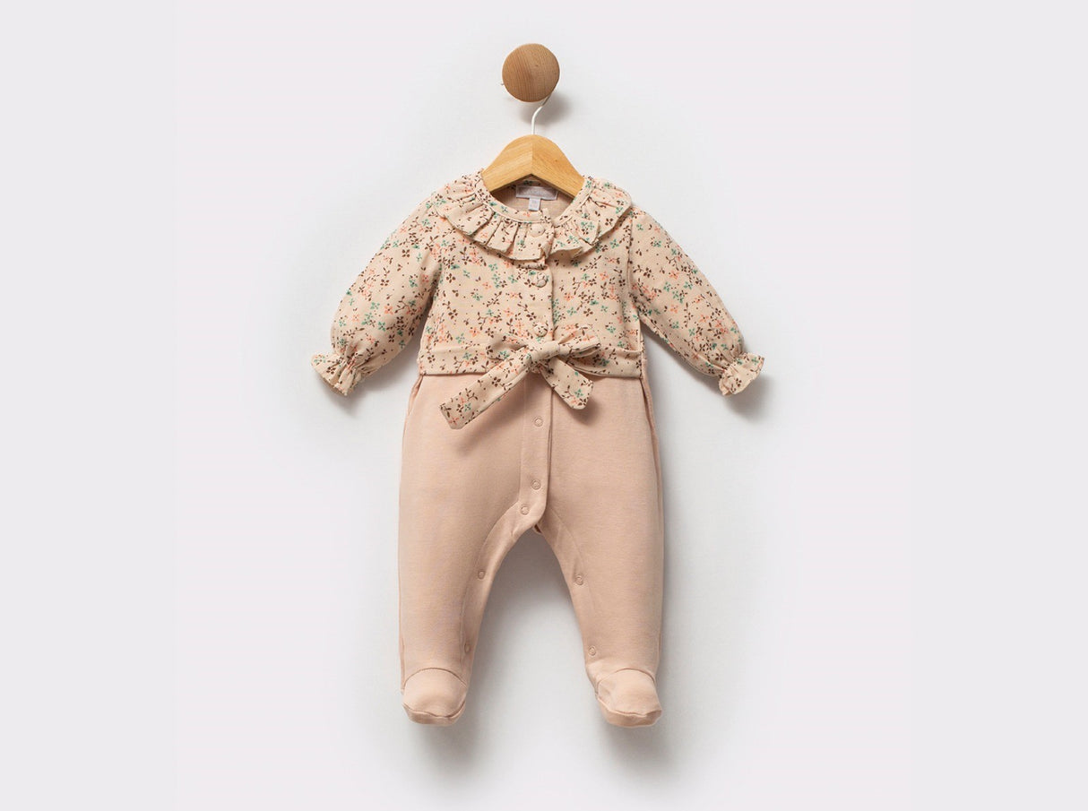 Combinaison bébé beige à col volanté et imprimé floral, pieds intégrés