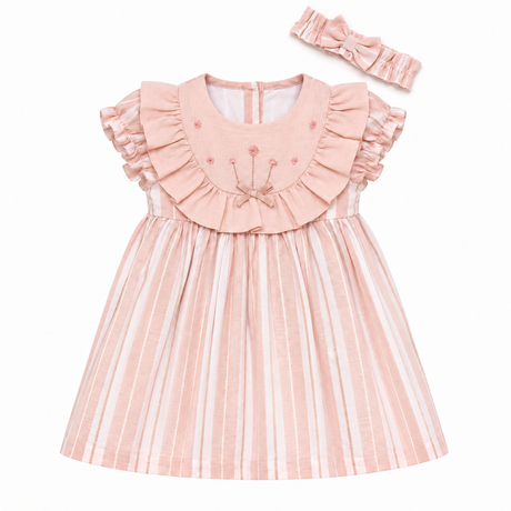 Robe bébé rose à rayures verticales, volants aux manches et col rond brodé, avec bandeau.