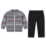 Ensemble Jonny : cardigan gris à rayures rouges et pantalon noir boutonné