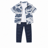 Ensemble enfant Camilo : chemise à motifs tropicaux, t-shirt blanc, jean bleu foncé