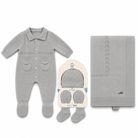 Ensemble naissance en tricot gris : grenouillère boutonnée, bonnet et chaussettes + couverture
