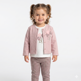 Ensemble bébé Elegane : veste rose, t-shirt blanc, pantalon à carreaux.