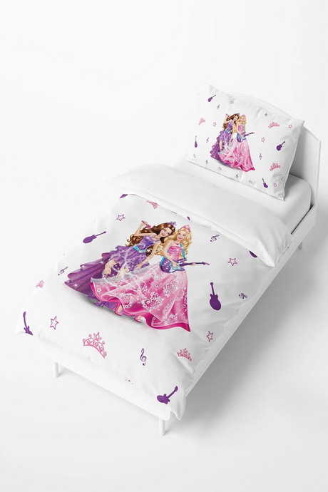Housse de couette Barbie blanche avec motif robe rose et violon violet.