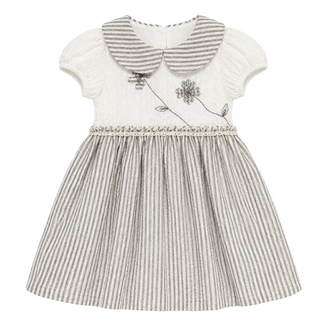 Robe enfant à manches courtes rayée gris et blanche, col contrastant, broderies florales