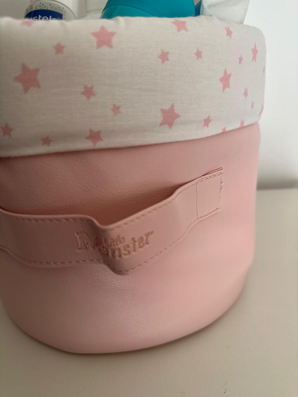 Panier en tissu rose, bord blanc à étoiles roses, poche/étiquette avant cousue
