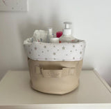 Panier beige en simili-cuir avec doublure blanche à étoiles et poignées découpées