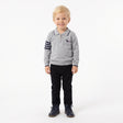 Sweat-shirt enfant gris à col polo, écusson bleu et manches rayées