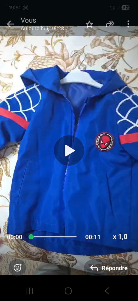 Veste zippée bleue Spider man avec motif toile et écusson rouge au torse