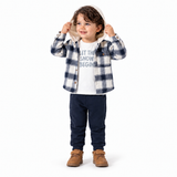 Veste à capuche à carreaux bleu et blanc, pantalon bleu foncé, tenue enfant
